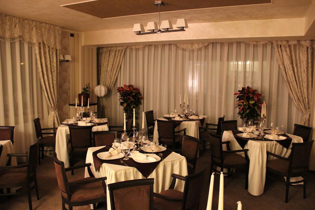 Târgu Jiu Enigma Pension מראה חיצוני תמונה