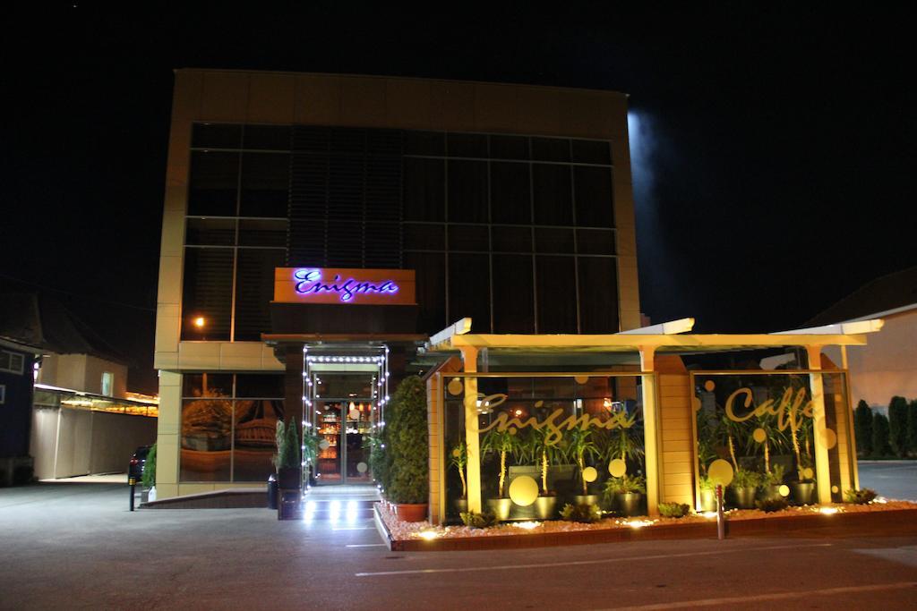 Târgu Jiu Enigma Pension מראה חיצוני תמונה