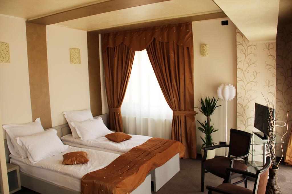 Târgu Jiu Enigma Pension חדר תמונה
