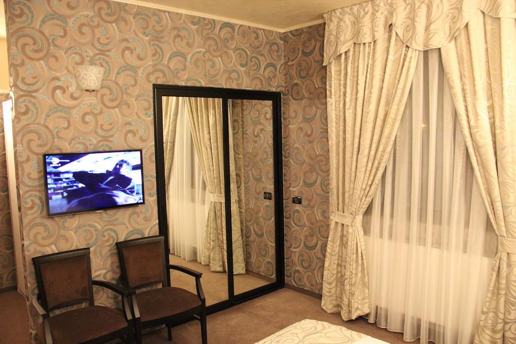 Târgu Jiu Enigma Pension חדר תמונה